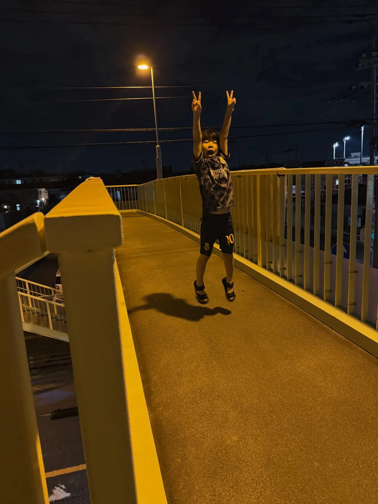 夏も終わりだあ☺️グリコで歩道橋♪笑