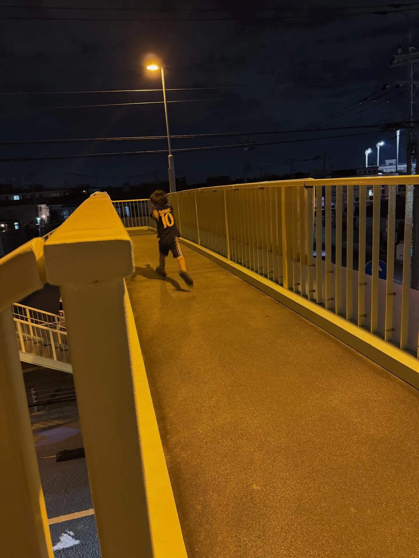 夏も終わりだあ☺️グリコで歩道橋♪笑