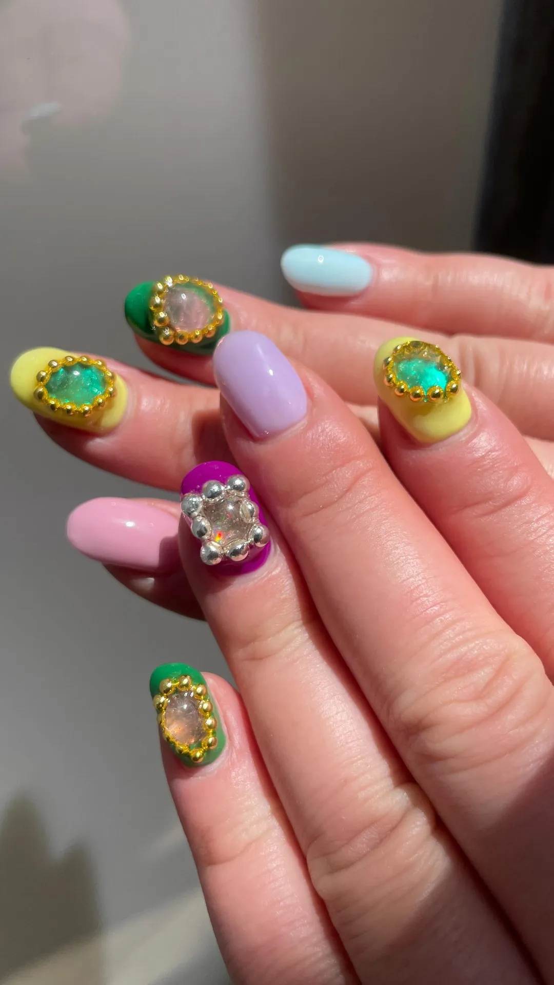 お持ち込みデザインです！爪に宝石やぁ💎👑💍✨