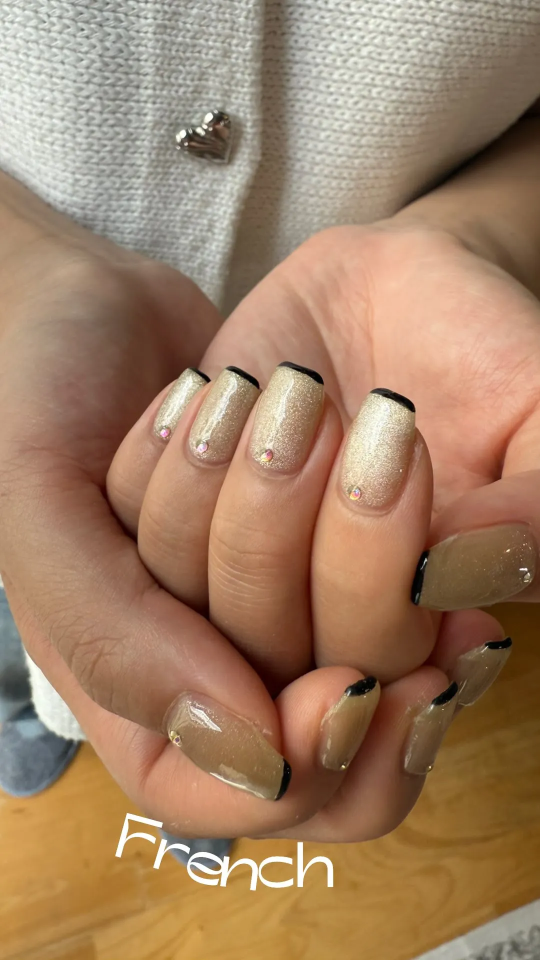 落ち着いたカラーのマグネットに黒フレンチ！