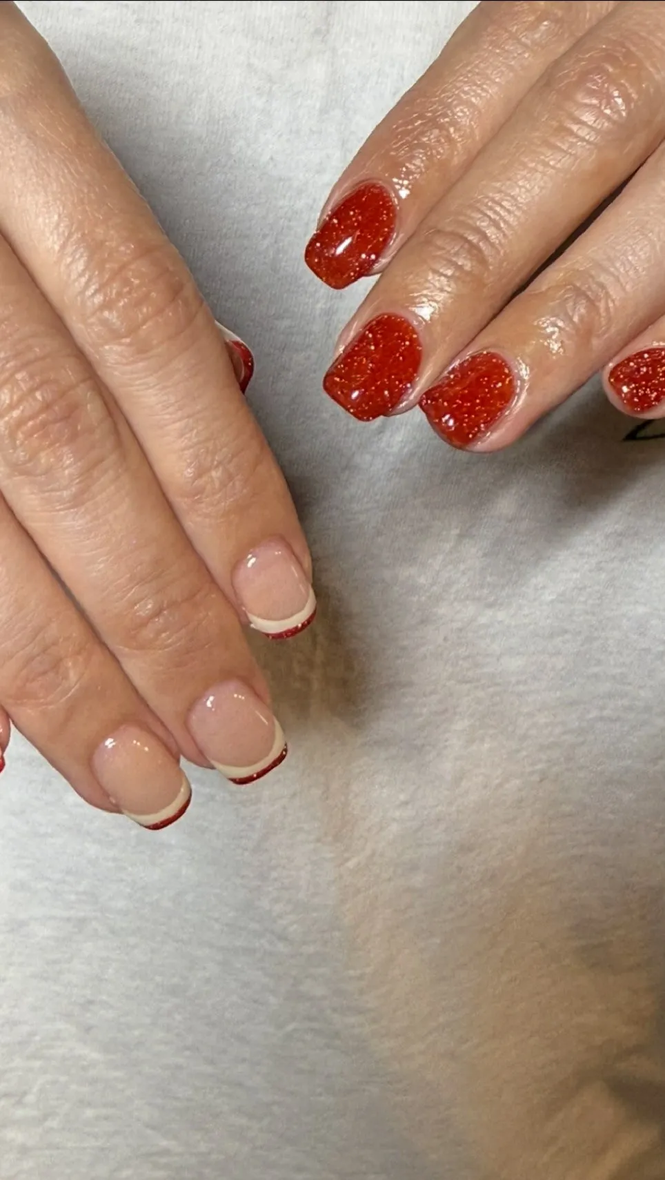 フラッシュとフレンチ💅くすみ赤でちょっと秋っぽくて素敵🥰！色...