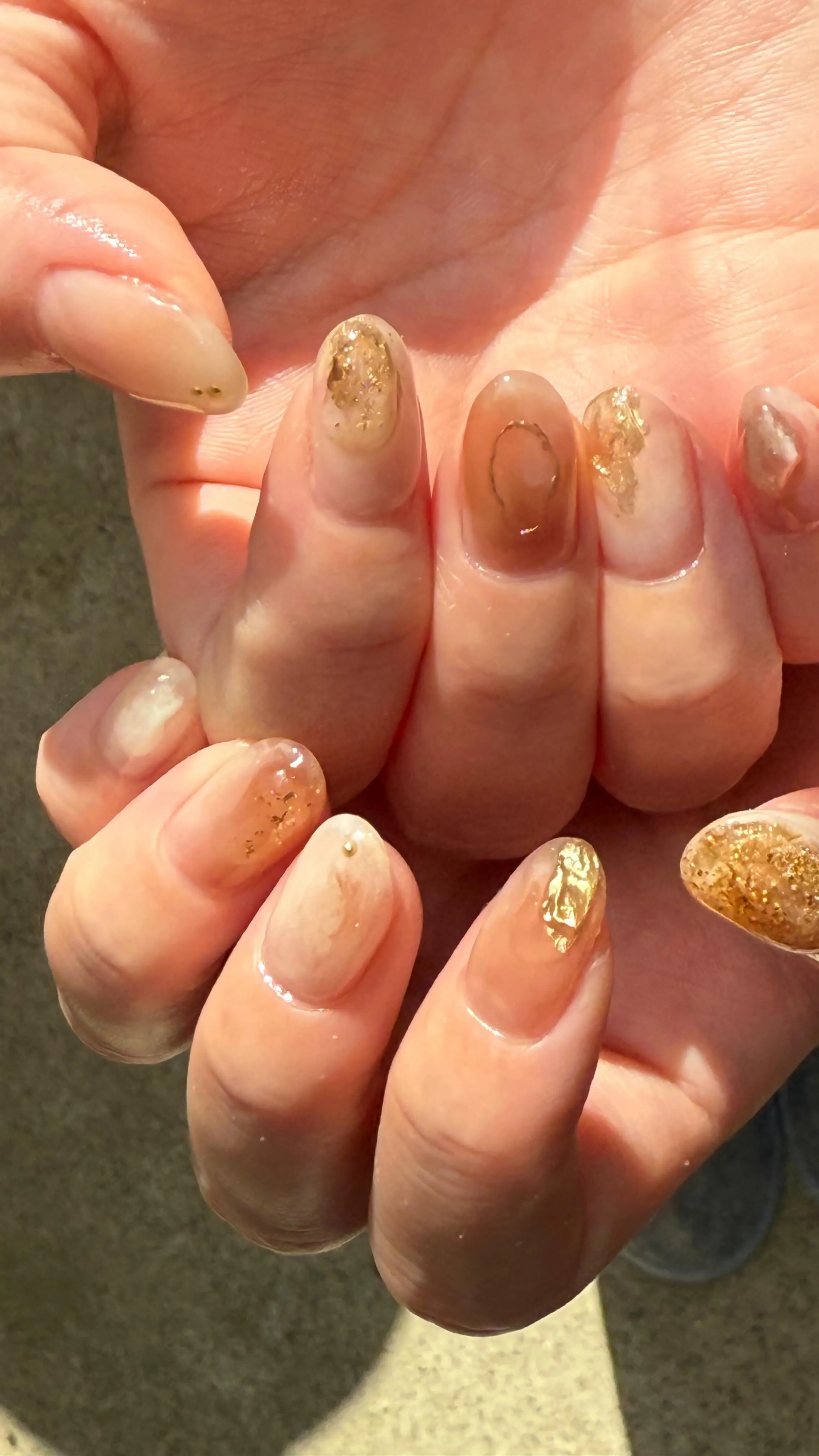 お持ち込みデザインアレンジ💅ブラウンにゴールド可愛い😍❤️い...