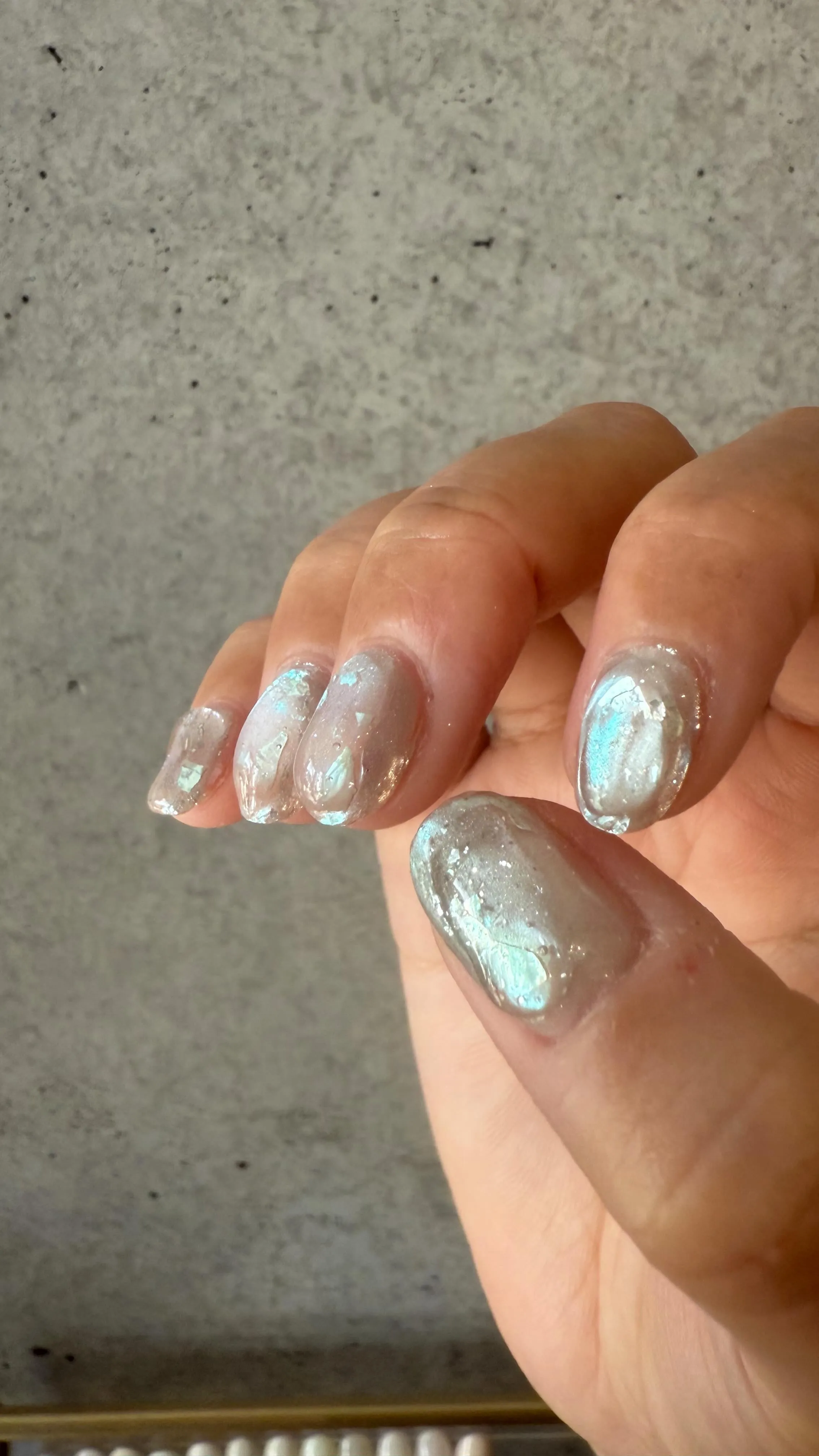 とても光らせたくなってネイルチェンジ！💅